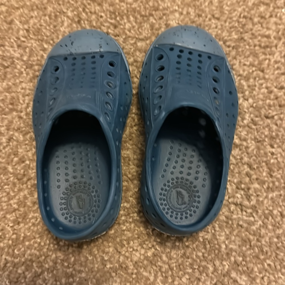 Native blue slip on
